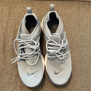 BLUE NIKE AIR SIZE 9 WORN ONCE LIKE NEW